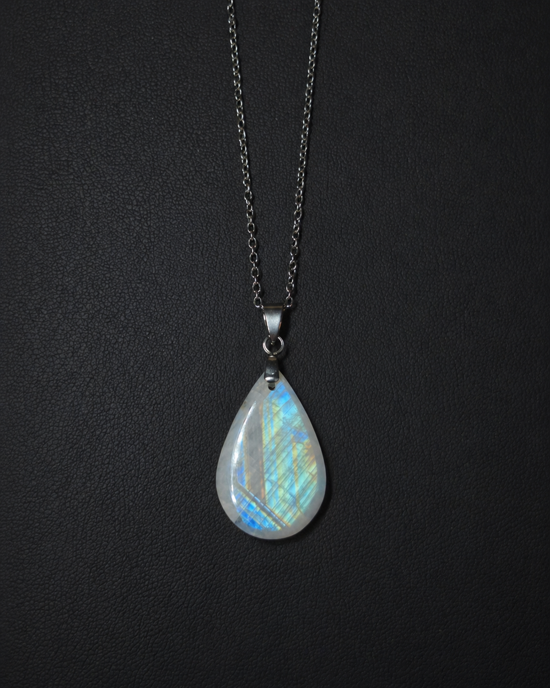 Rainbow moonstone teardrop pendant necklace (04-10)