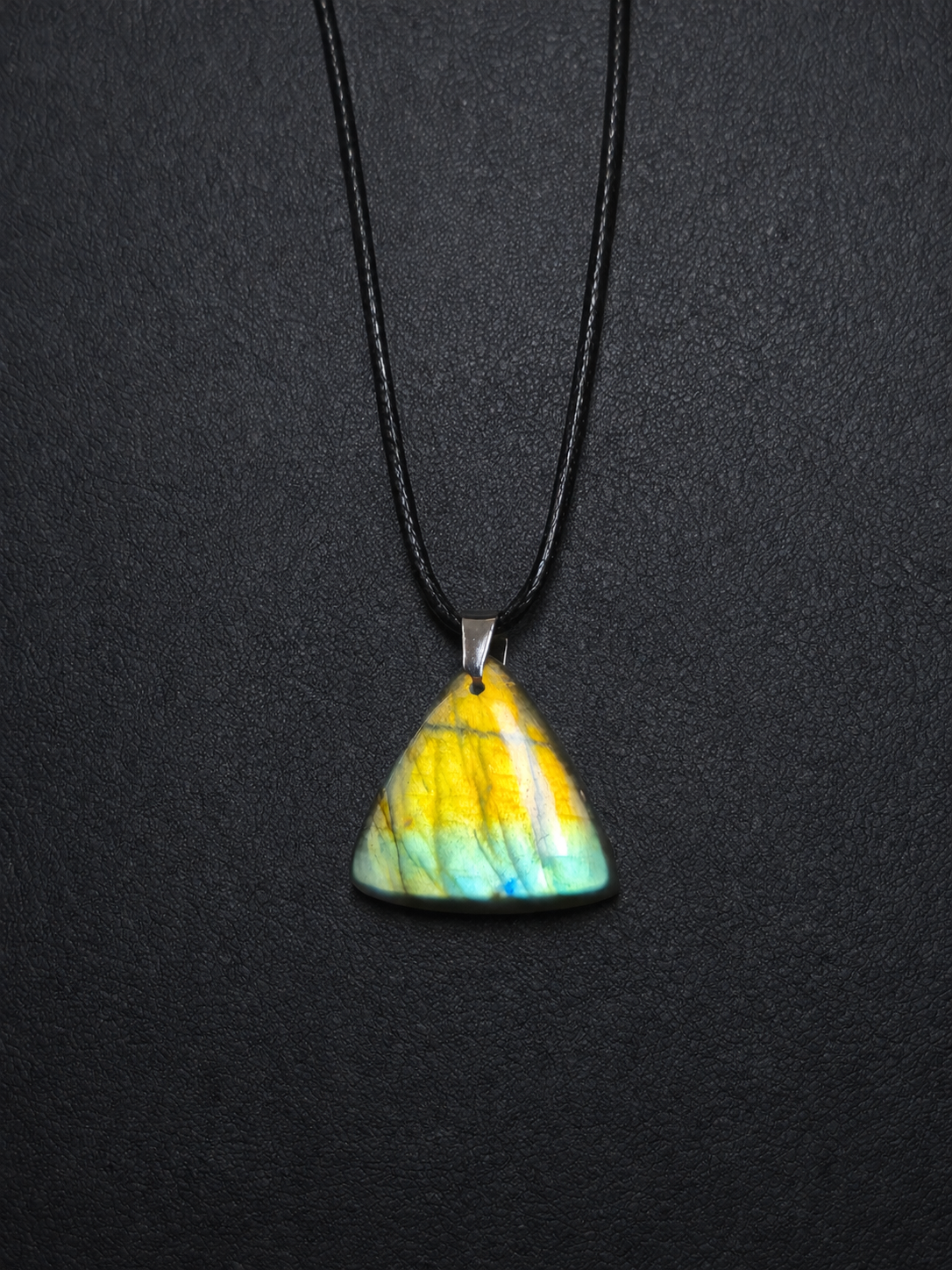 Yellow/green labradorite pendant necklace (04-31)
