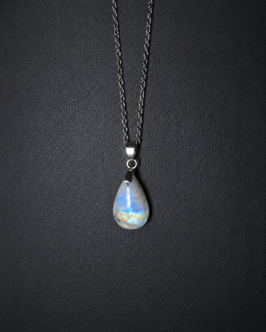 Rainbow moonstone teardrop pendant necklace (04-12)