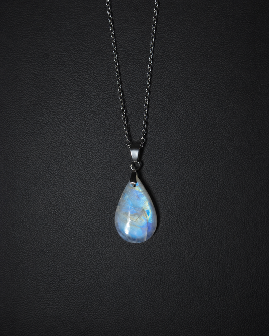 Rainbow moonstone teardrop pendant necklace (04-13)