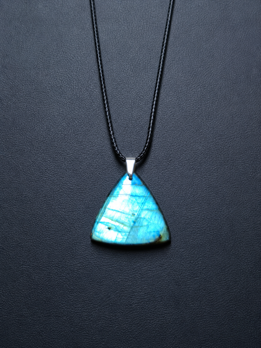Blue triangle labradorite pendant necklace (04-33)