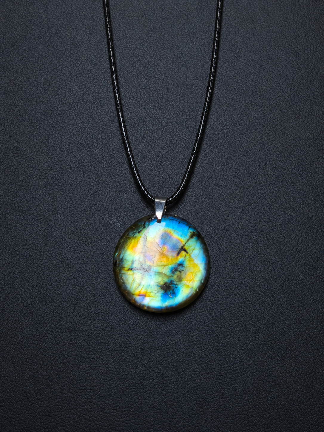 Multicolor round labradorite pendant necklace (04-35)