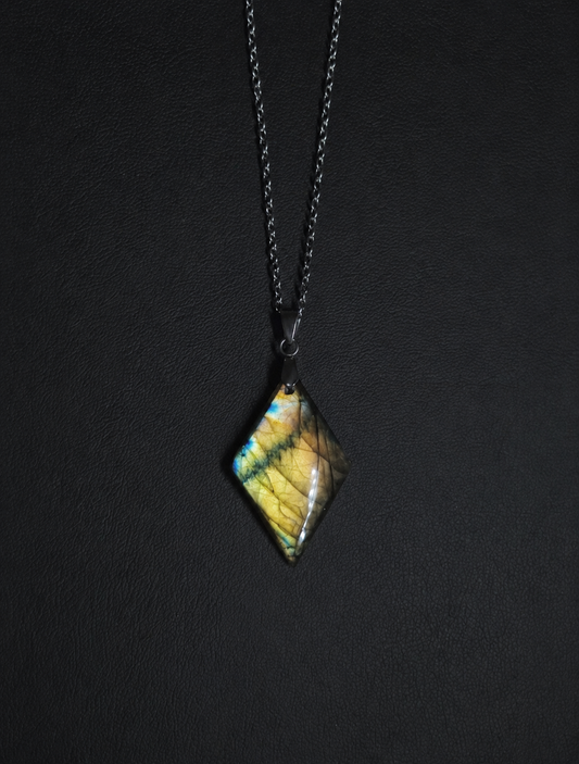 Golden diamond labradorite pendant necklace (04-19)
