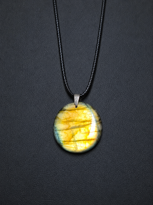 Golden round labradorite pendant necklace (04-39)