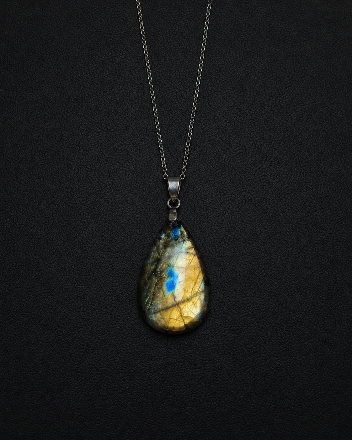 Golden teardrop labradorite pendant necklace (04-21)