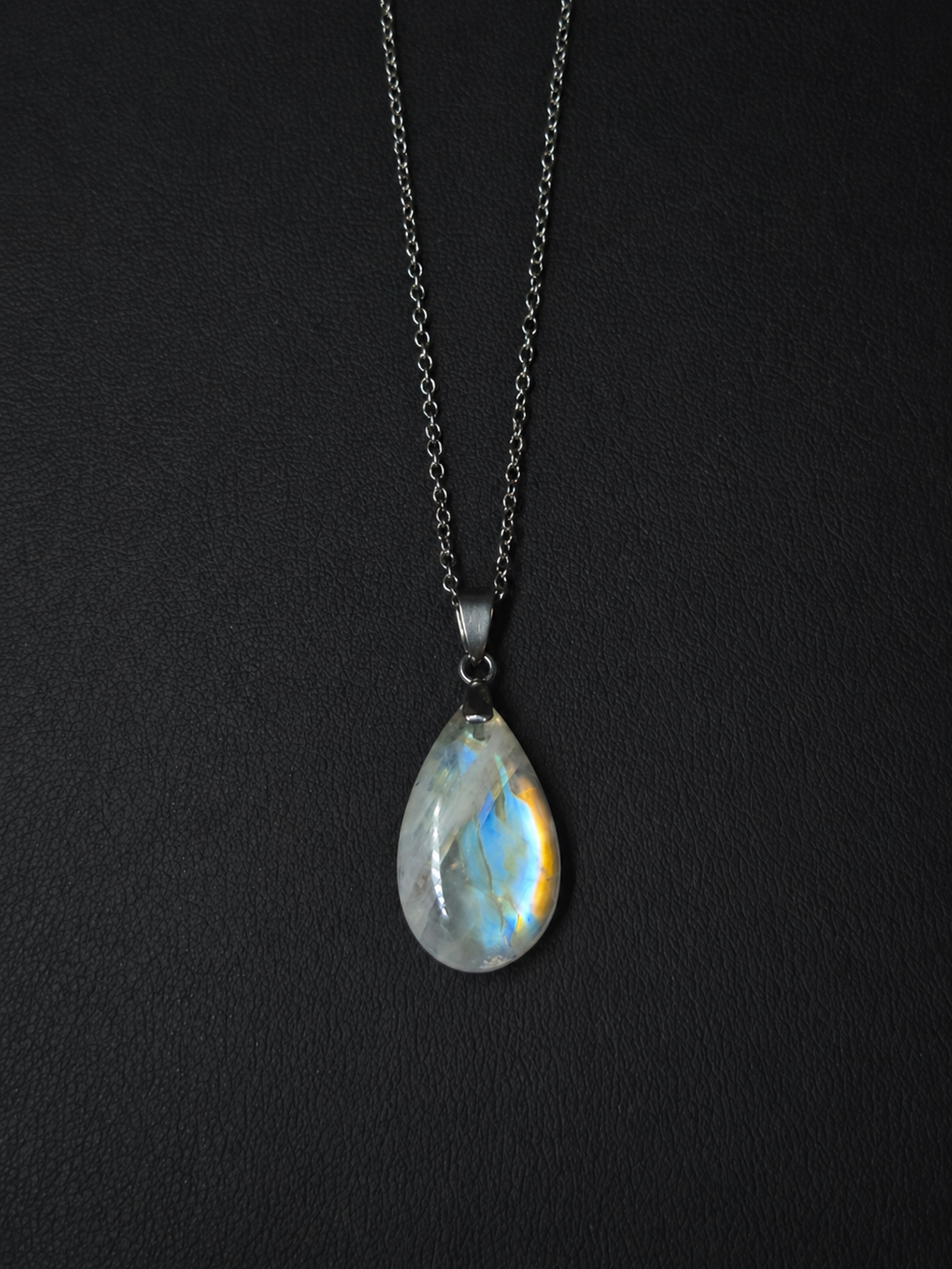 Rainbow moonstone teardrop pendant necklace (04-02)