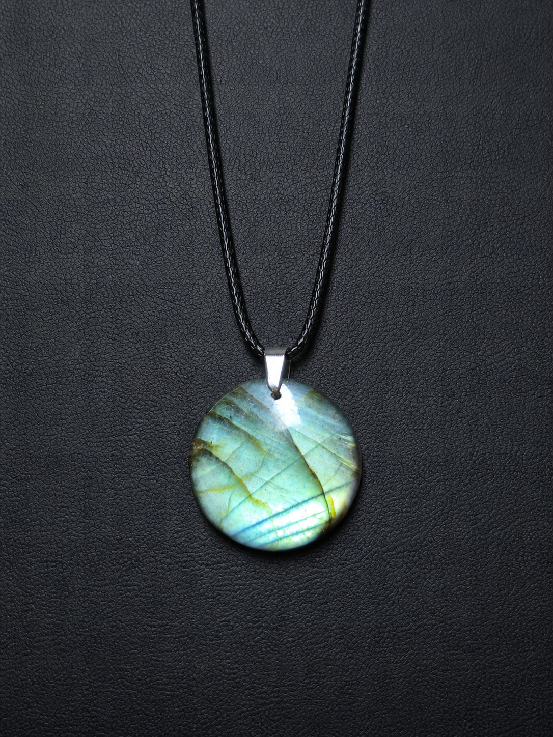 Blue/green round labradorite pendant necklace (04-42)