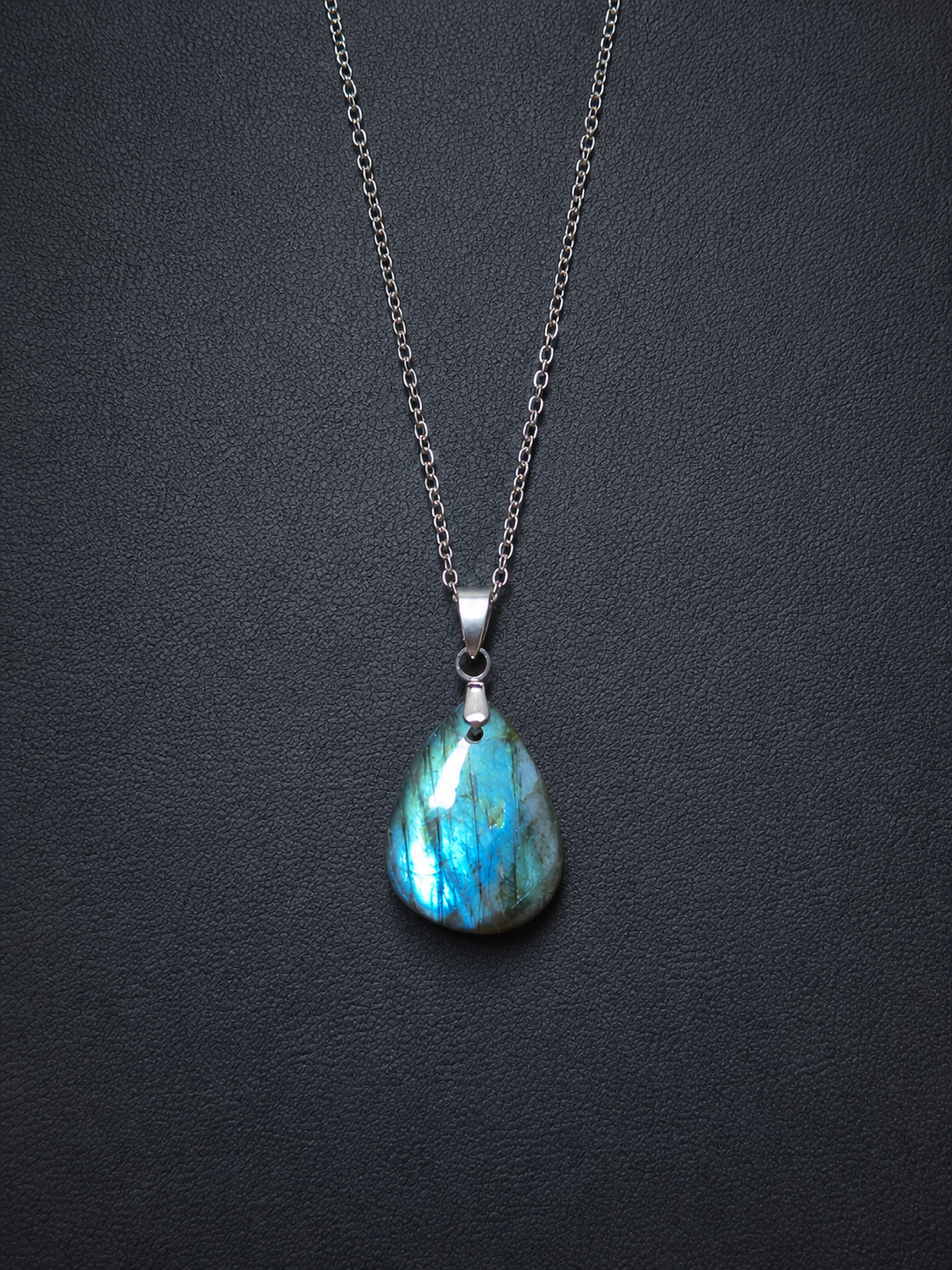 Blue teardrop labradorite pendant necklace (04-22)