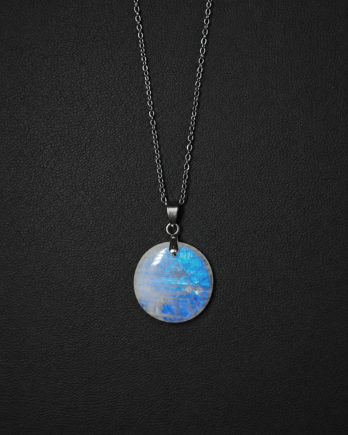 Rainbow moonstone round pendant necklace (04-04)