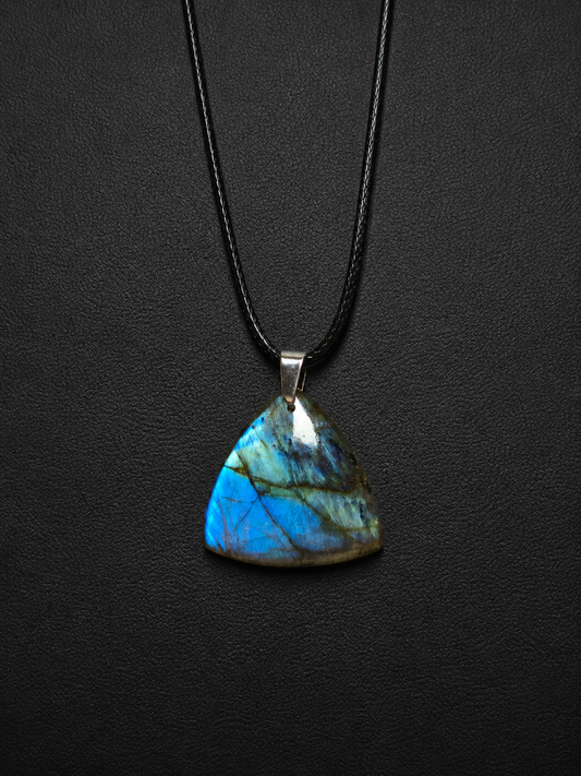 Blue triangle labradorite pendant necklace (04-26)
