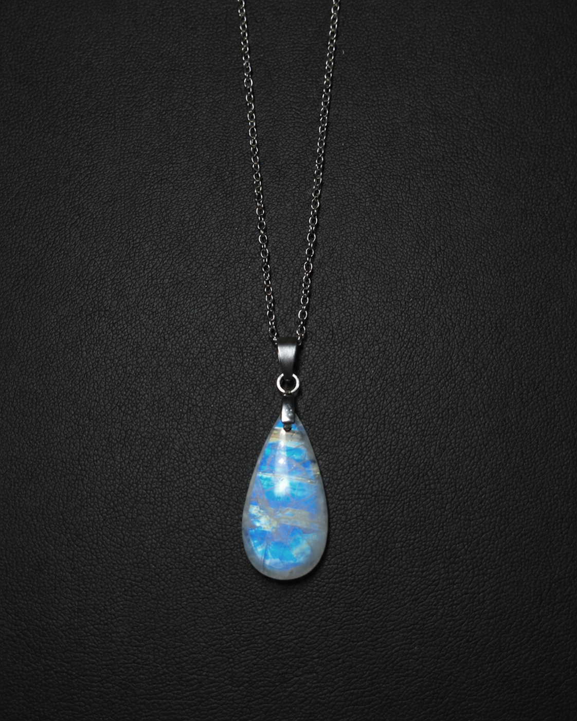 Rainbow moonstone teardrop pendant necklace (04-07)