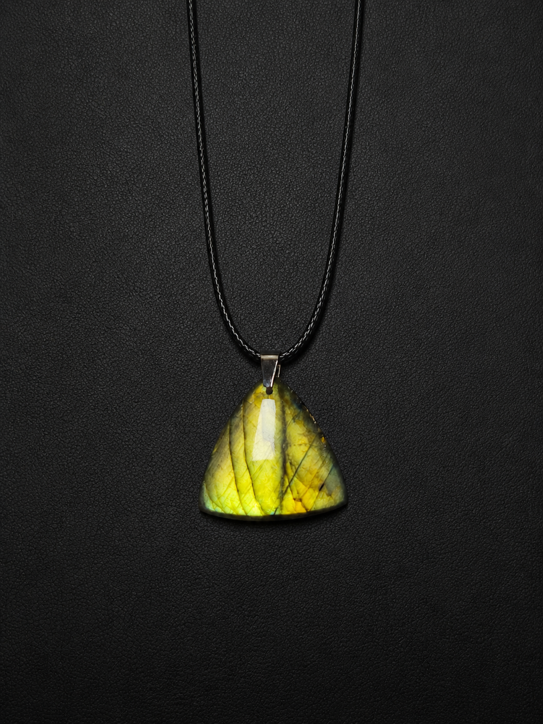Golden triangle labradorite pendant necklace (04-27)