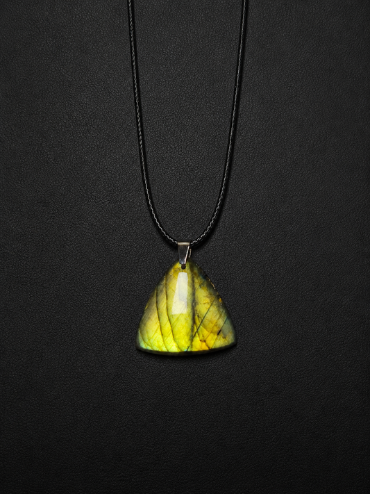 Golden triangle labradorite pendant necklace (04-27)